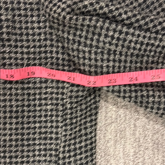 Giorgio Armani Classic Black and White Houndstooth Blazer - Picture 6 of 9